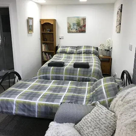 Annexe In Lymington With Private Use Of Hot Tub Apartment Everton Exterior photo