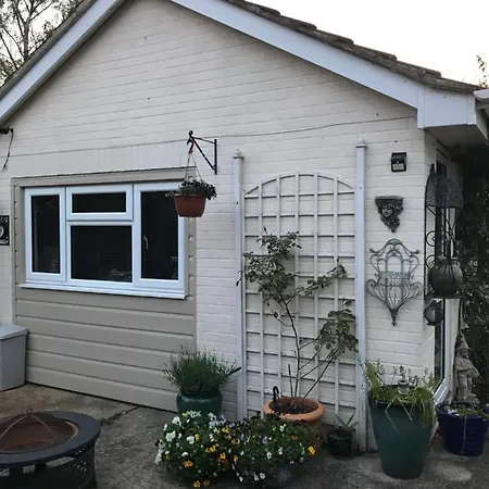 Annexe In Lymington With Private Use Of Hot Tub Apartment Everton Exterior photo