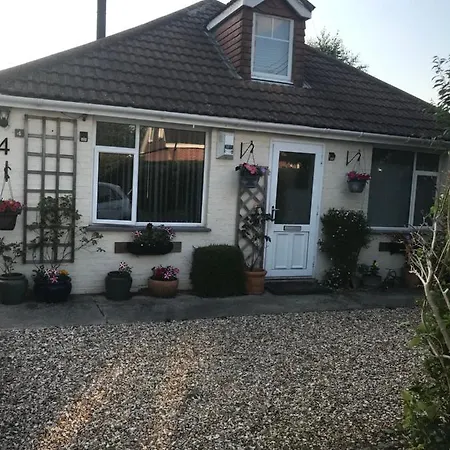 Annexe In Lymington With Private Use Of Hot Tub Apartment Everton Exterior photo