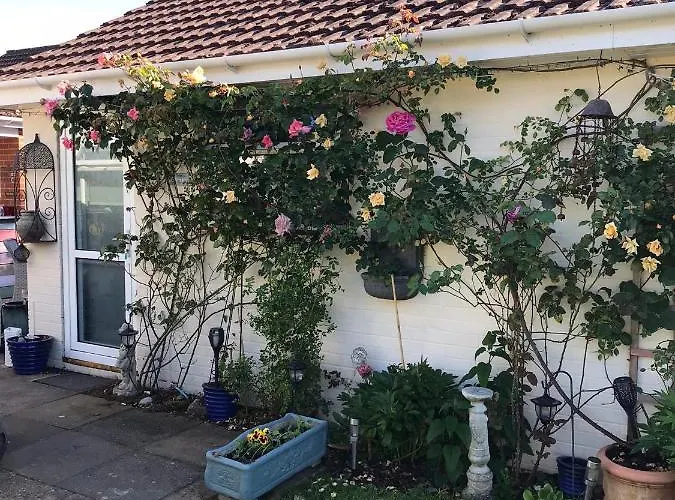 Annexe In Lymington With Private Use Of Hot Tub