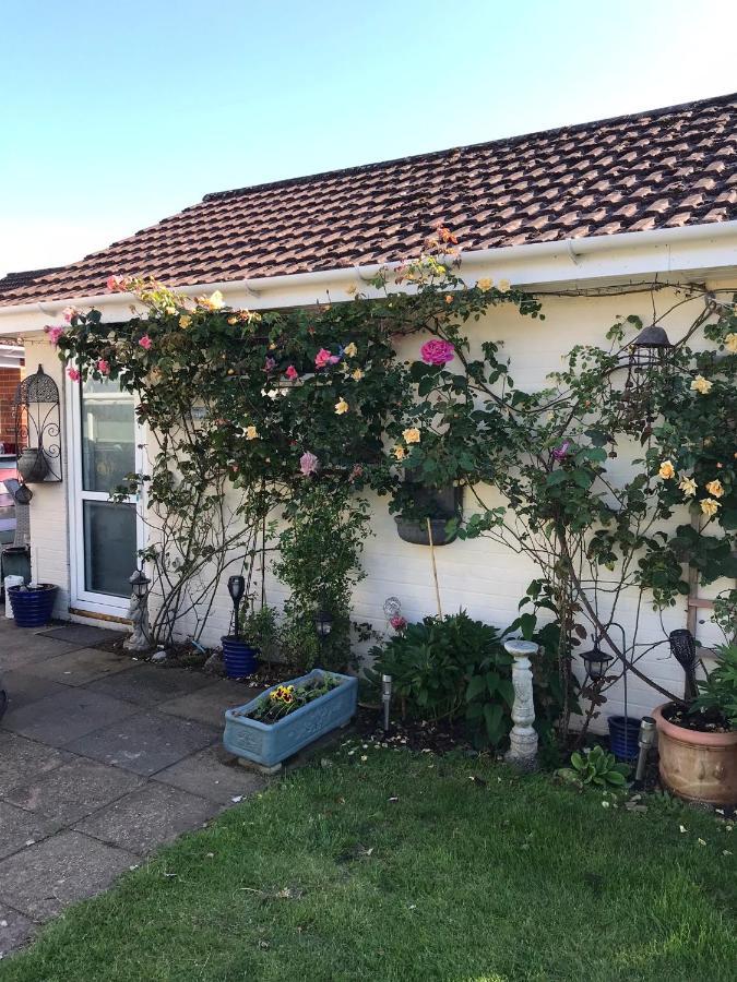 Apartment Annexe In Lymington With Private Use Of Hot Tub Everton