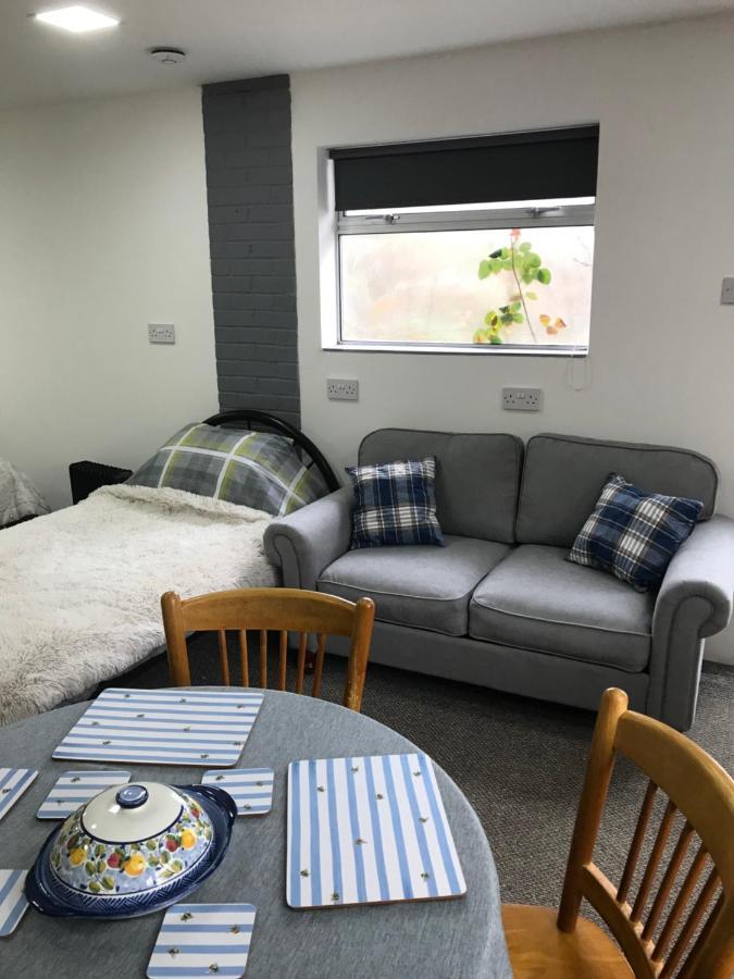 Annexe In Lymington With Private Use Of Hot Tub
