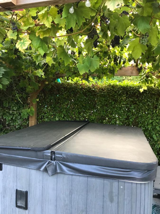 Apartment Annexe In Lymington With Private Use Of Hot Tub