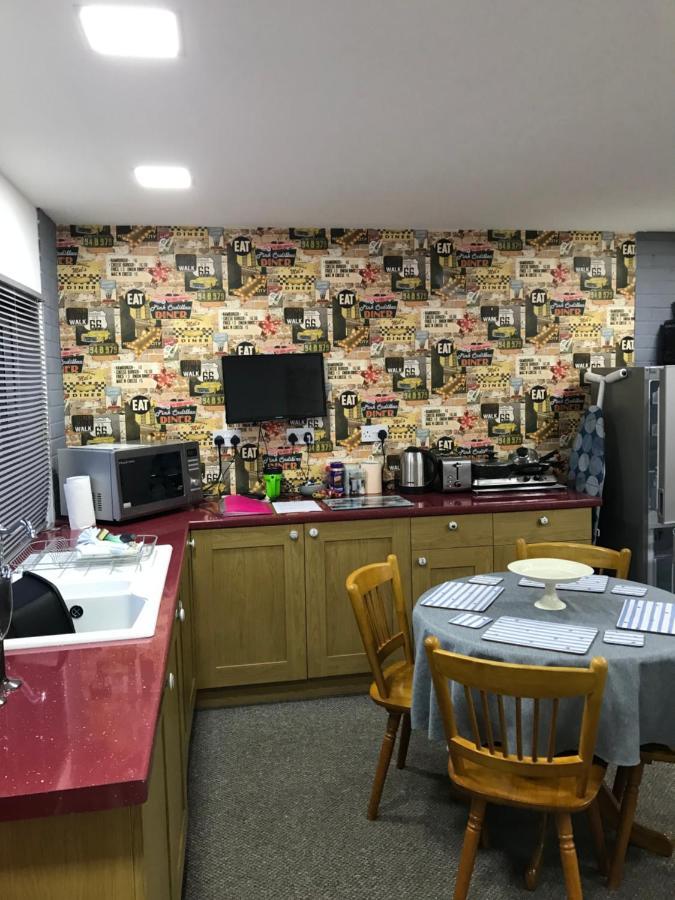 Annexe In Lymington With Private Use Of Hot Tub Everton