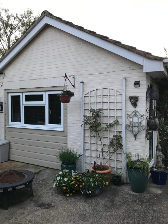 Annexe In Lymington With Private Use Of Hot Tub Apartment
