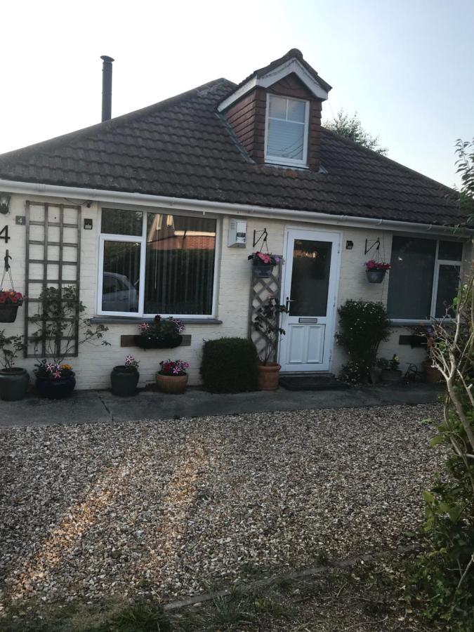 Annexe In Lymington With Private Use Of Hot Tub Everton