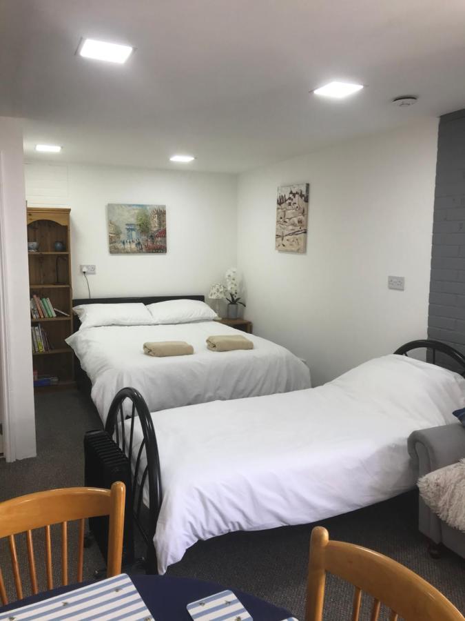 Annexe In Lymington With Private Use Of Hot Tub Apartment *